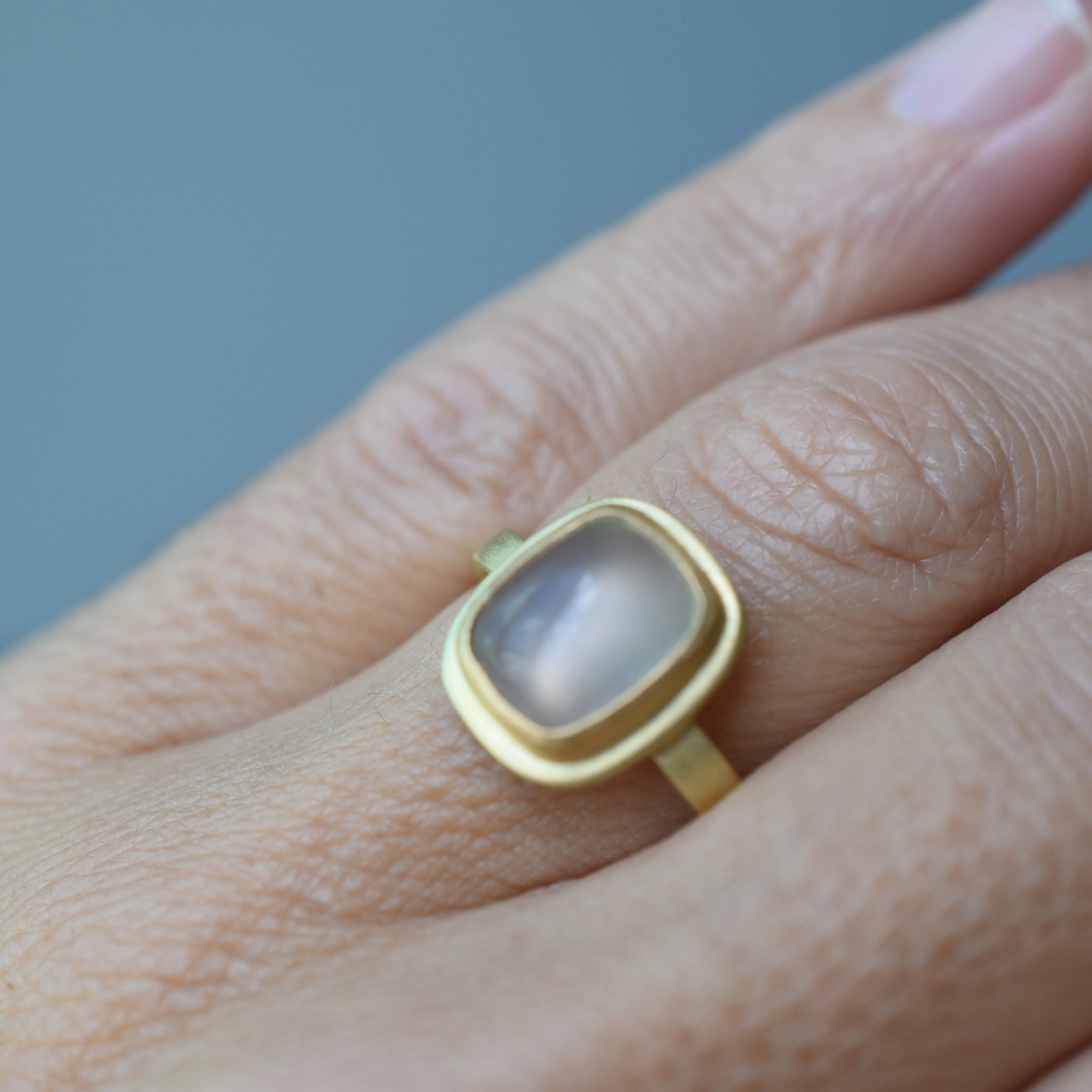 Moonstone Classic Gold Ring - Image 4