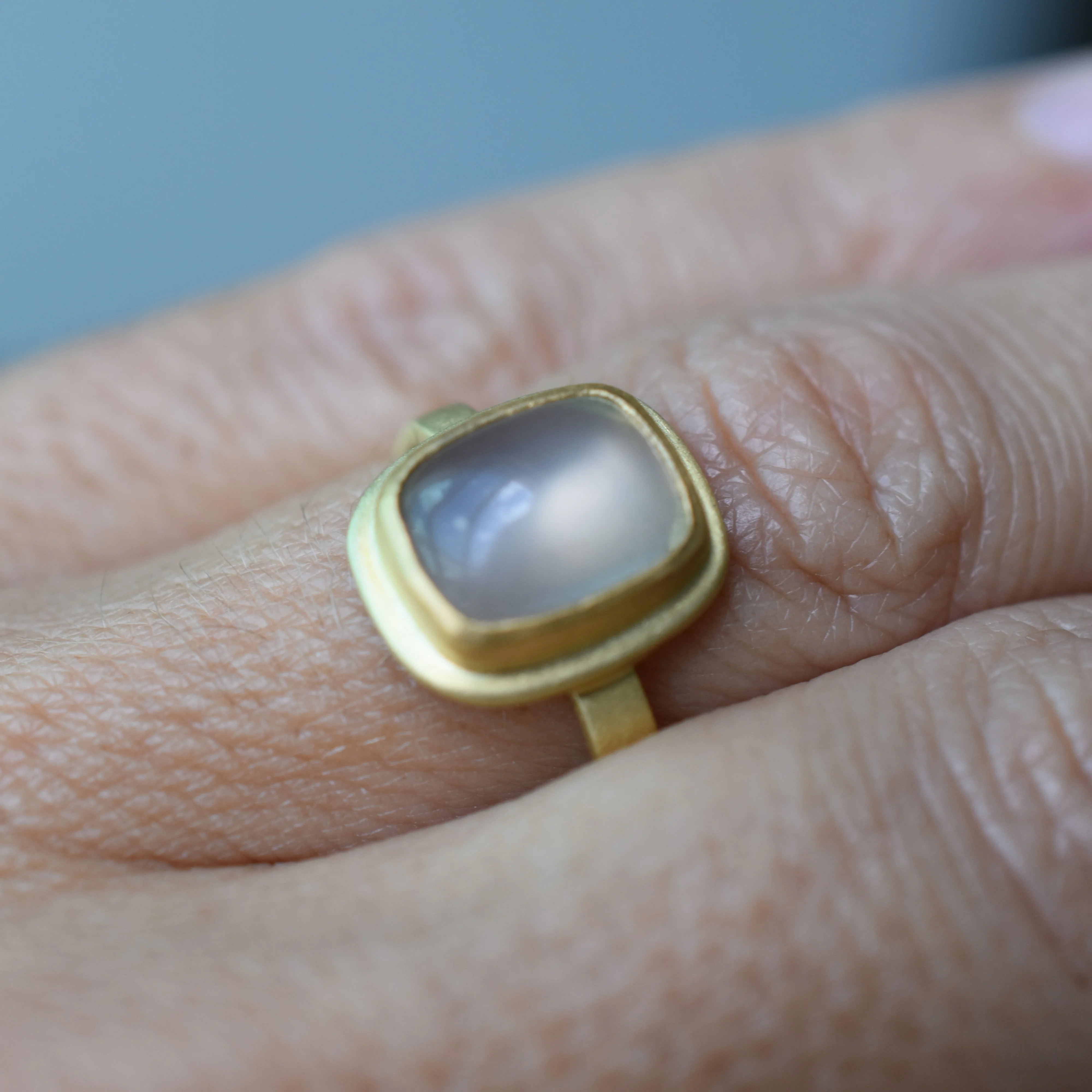 Moonstone Classic Gold Ring - Image 5
