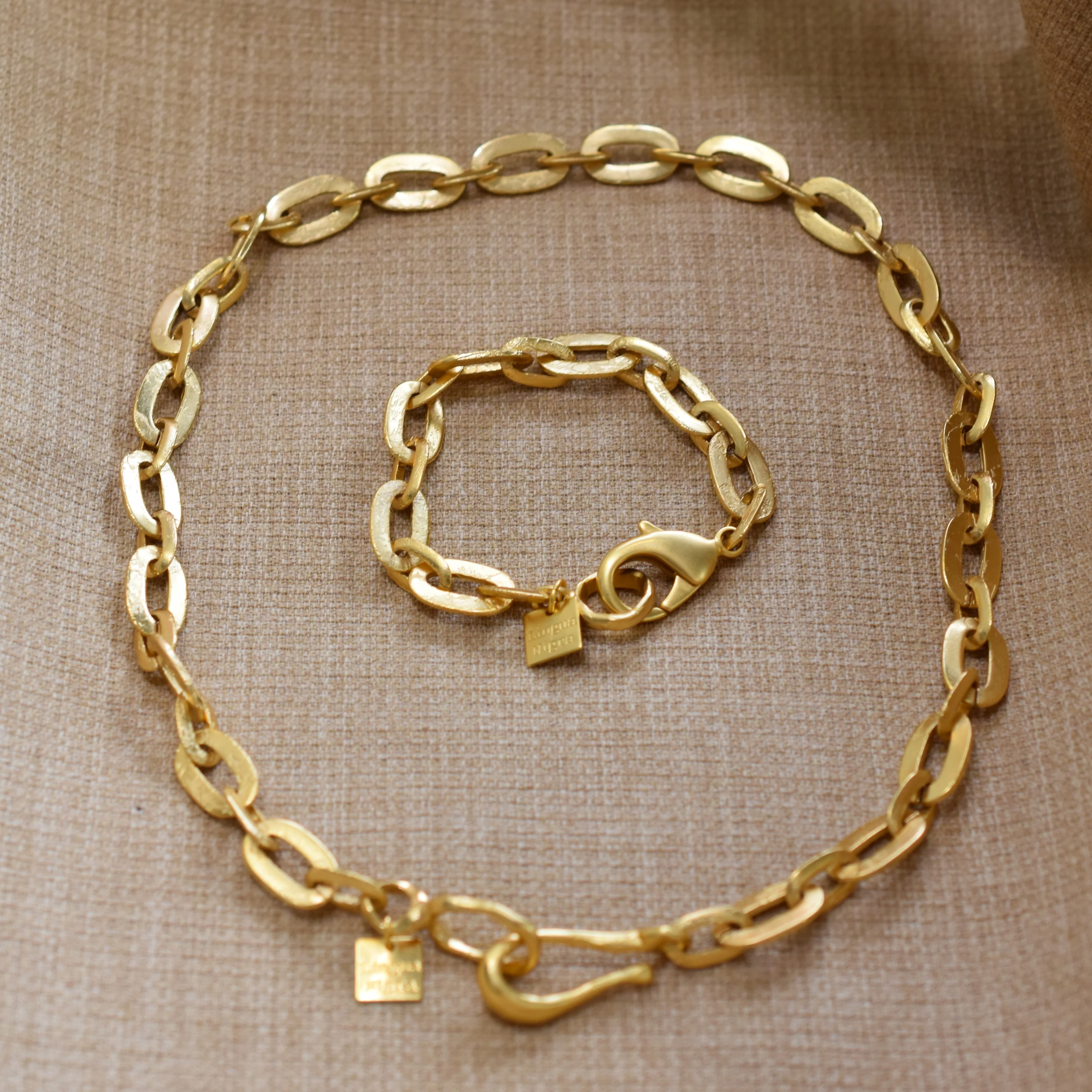 Over and Over Hand Etched Chain Link Bracelet - Image 4