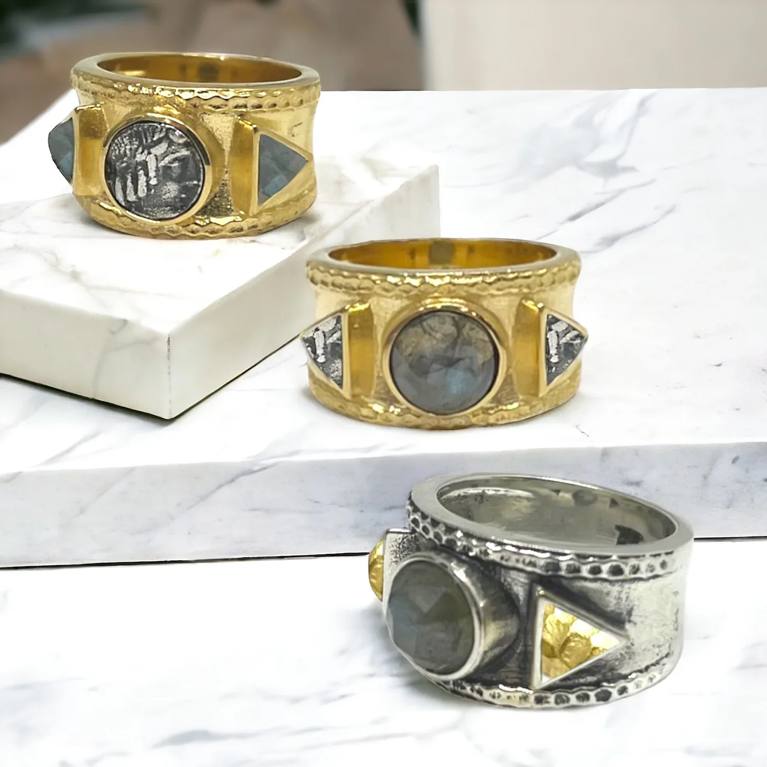 Vintage Silver Band Labradorite & Coin Tre Ring - Image 2